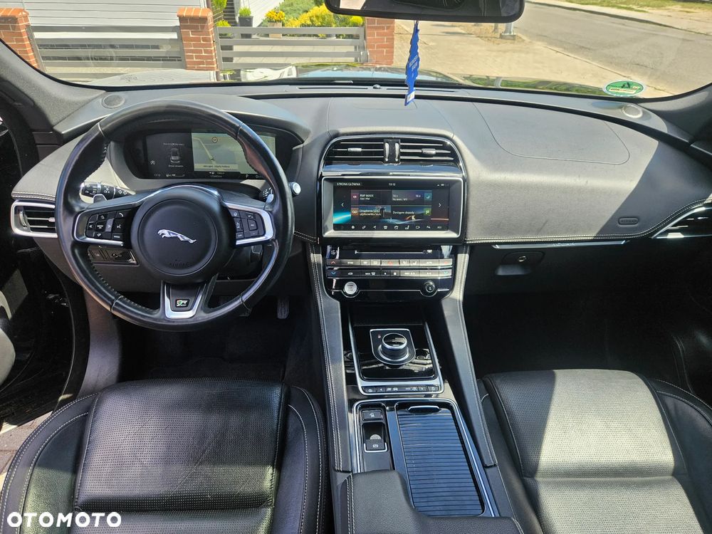 Jaguar F-Pace 2.0 i4D AWD R-Sport - 17