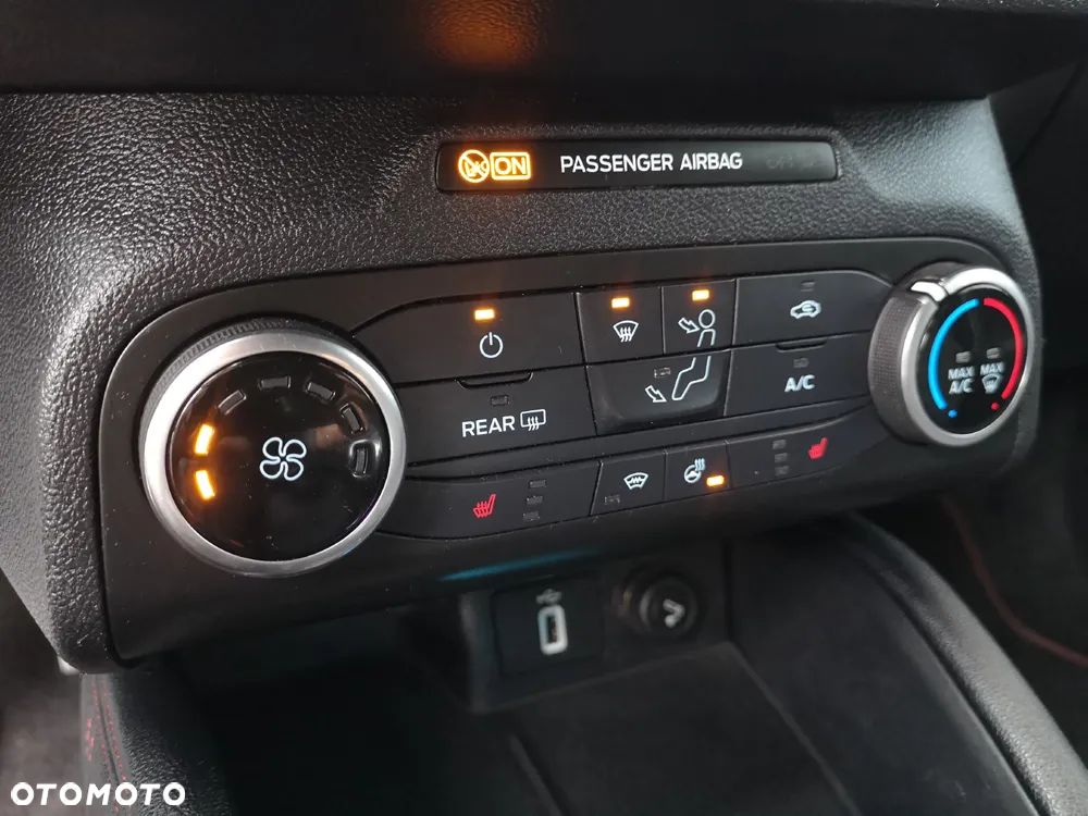 Ford Focus 1.0 EcoBoost ST-Line - 27
