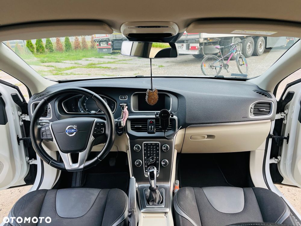 Volvo V40 D4 Drive-E Momentum - 6