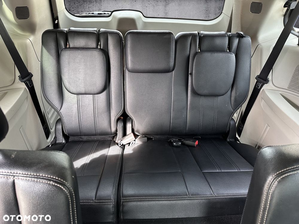 Chrysler Town & Country 3.6 Limited - 12