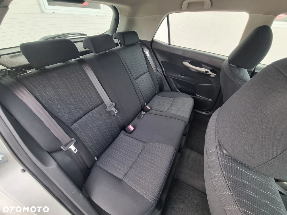 Toyota Auris ver-2-0-d--4d-premium-plus - 12