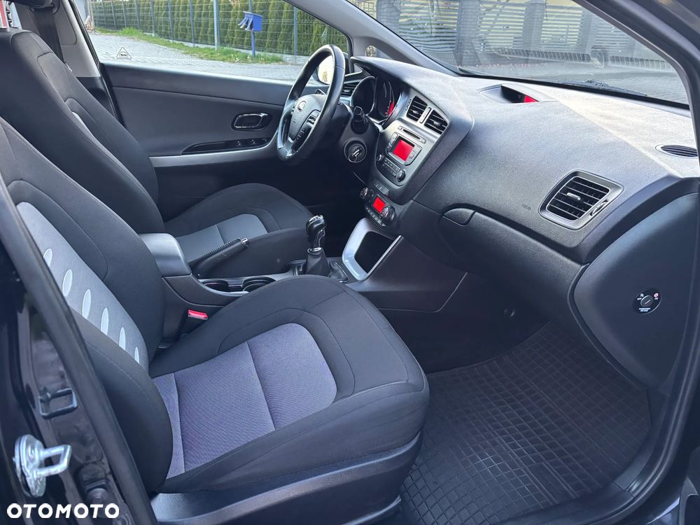 Kia Ceed 1.6 CRDi 128 Dream Team Edition - 9