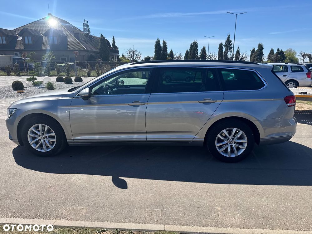Volkswagen Passat 2.0 TDI SCR DSG Trendline - 24