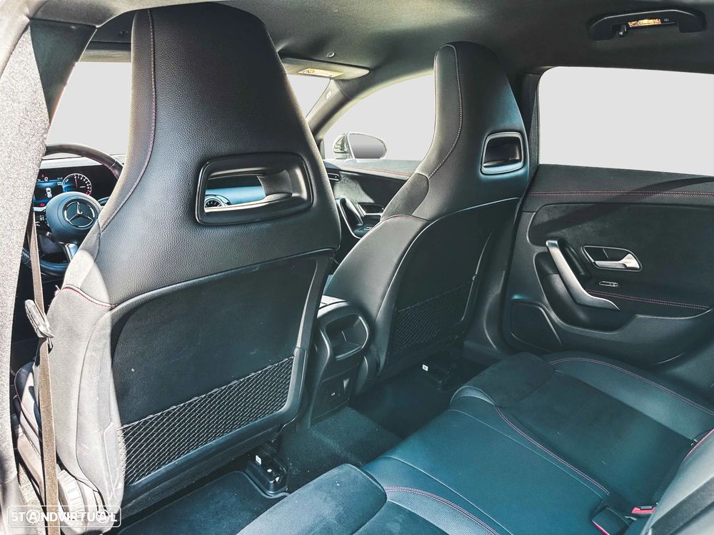 Mercedes-Benz CLA 250 e Shooting Brake AMG Line - 11