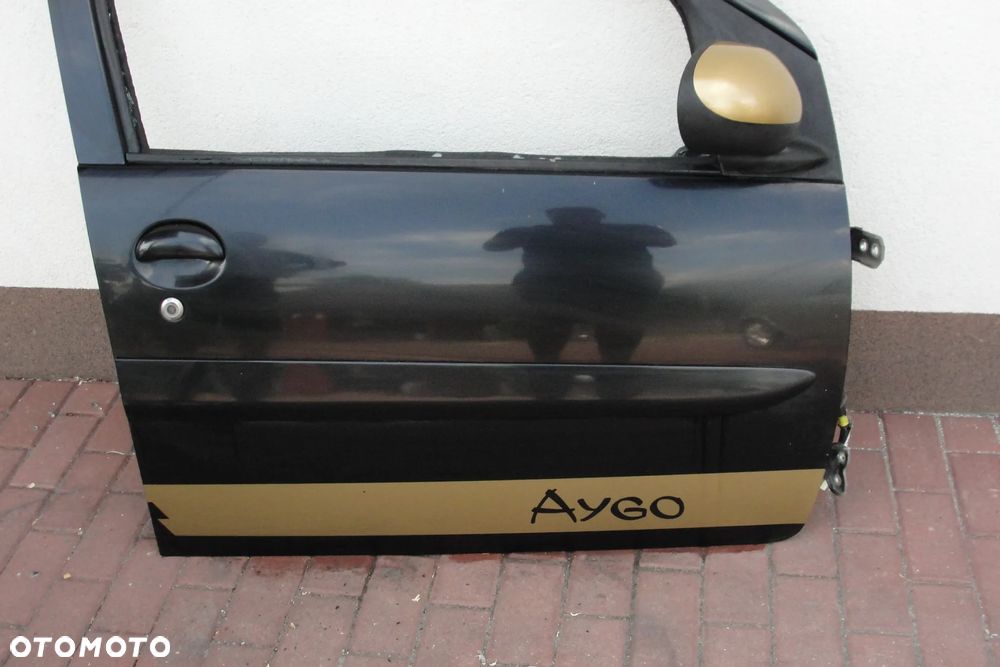 DRZWI PRAWY PRZÓD TOYOTA AYGO I  05-14 - 2