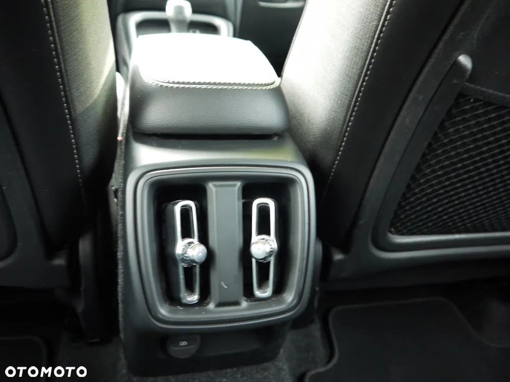 Volvo XC 40 T3 Momentum - 29