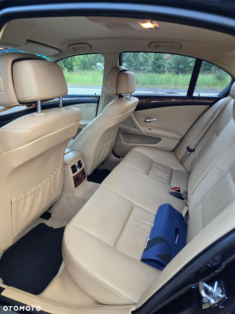 BMW Seria 5 525d - 9