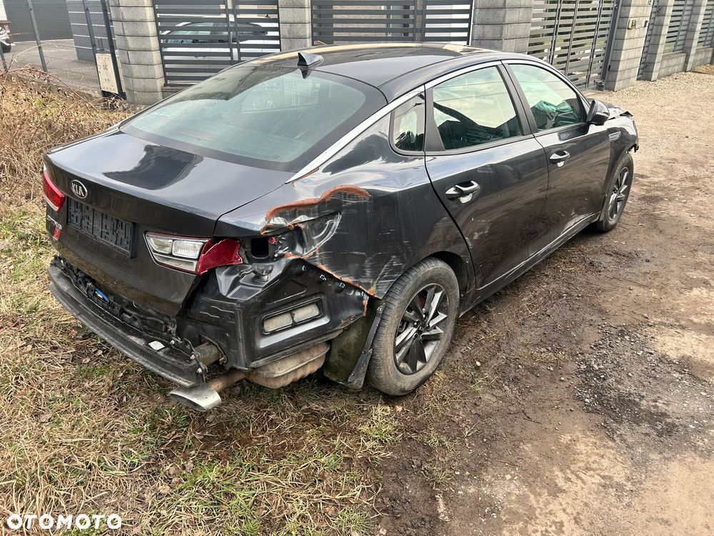 Kia Optima 2.0 L - 6