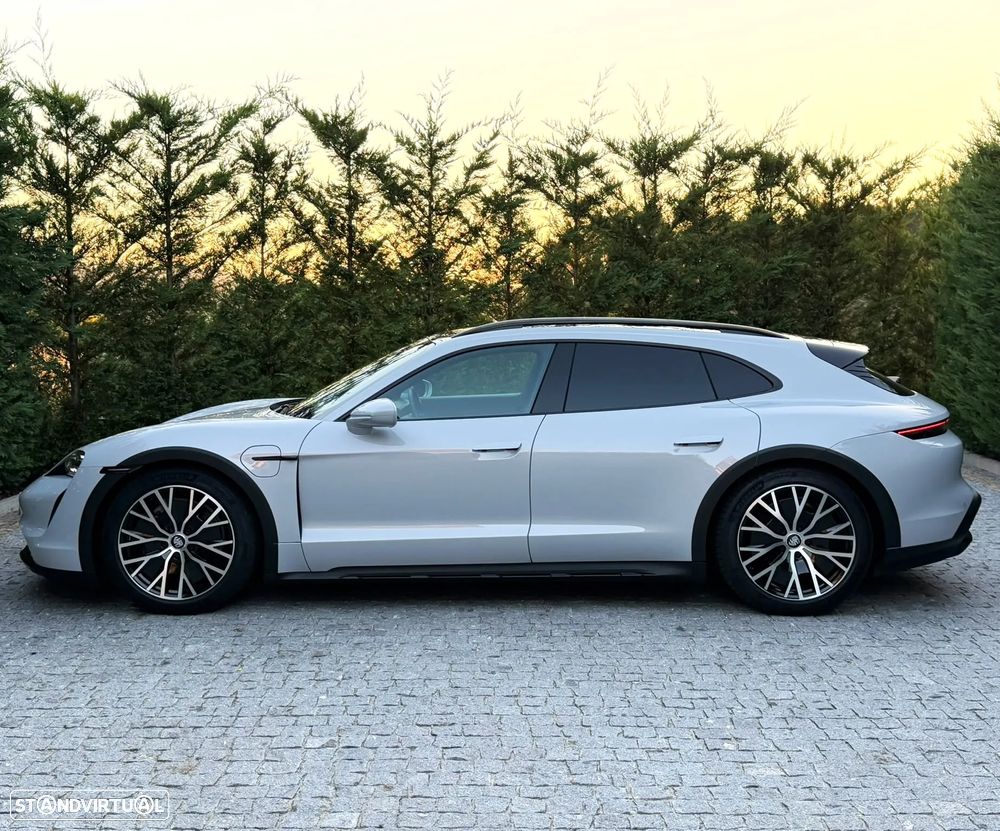 Porsche Taycan Cross Turismo 4 - 5