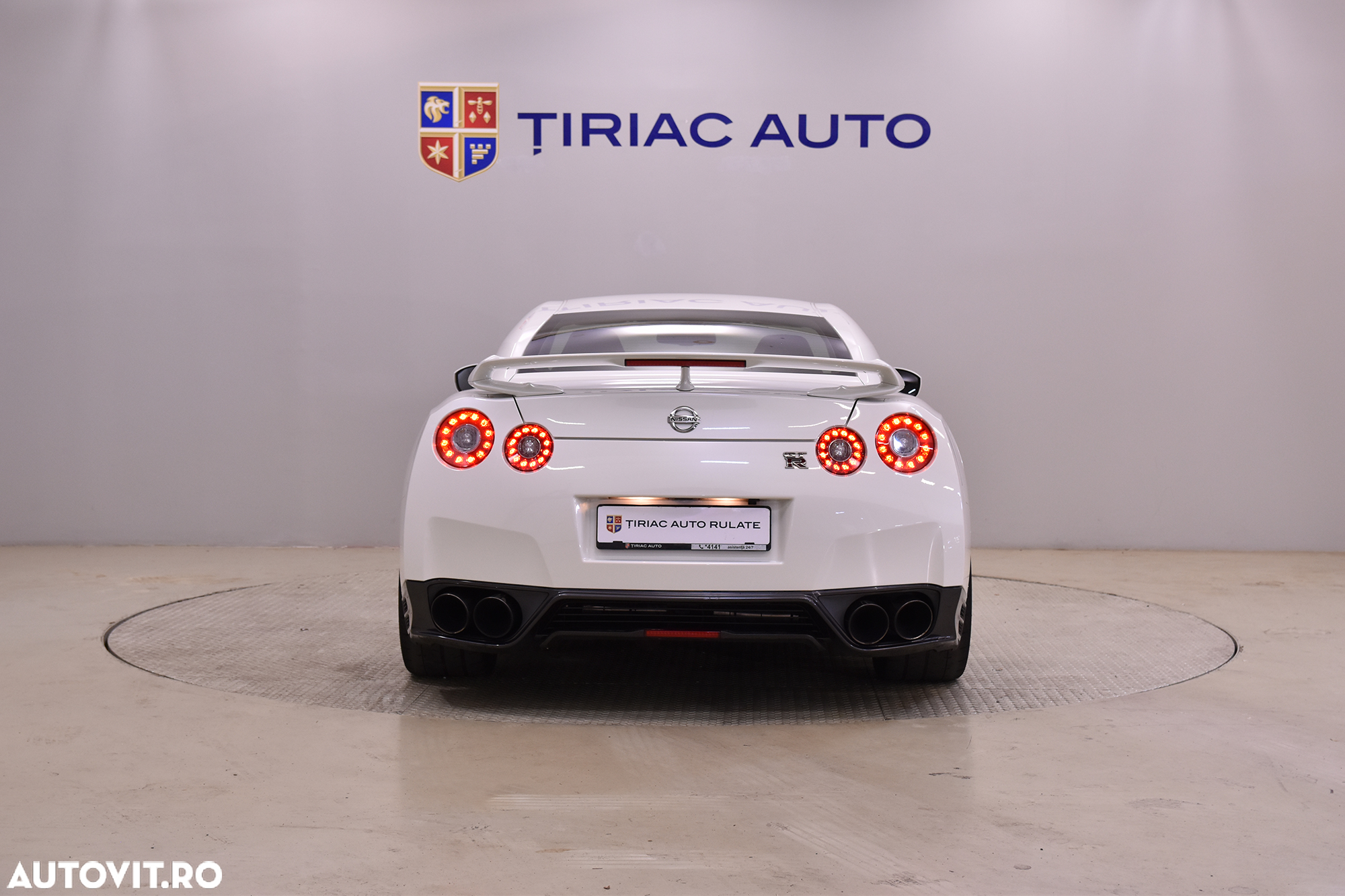 Nissan GT-R - 4