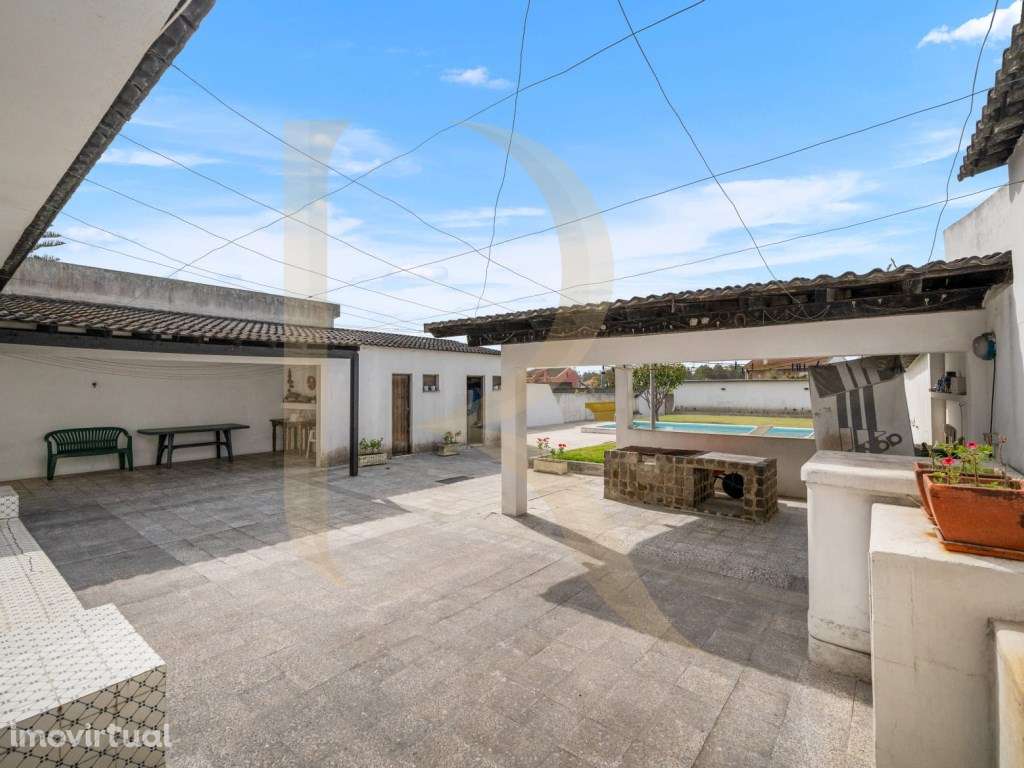 Moradia T5 com piscina e terraço - Grande imagem: 2/26