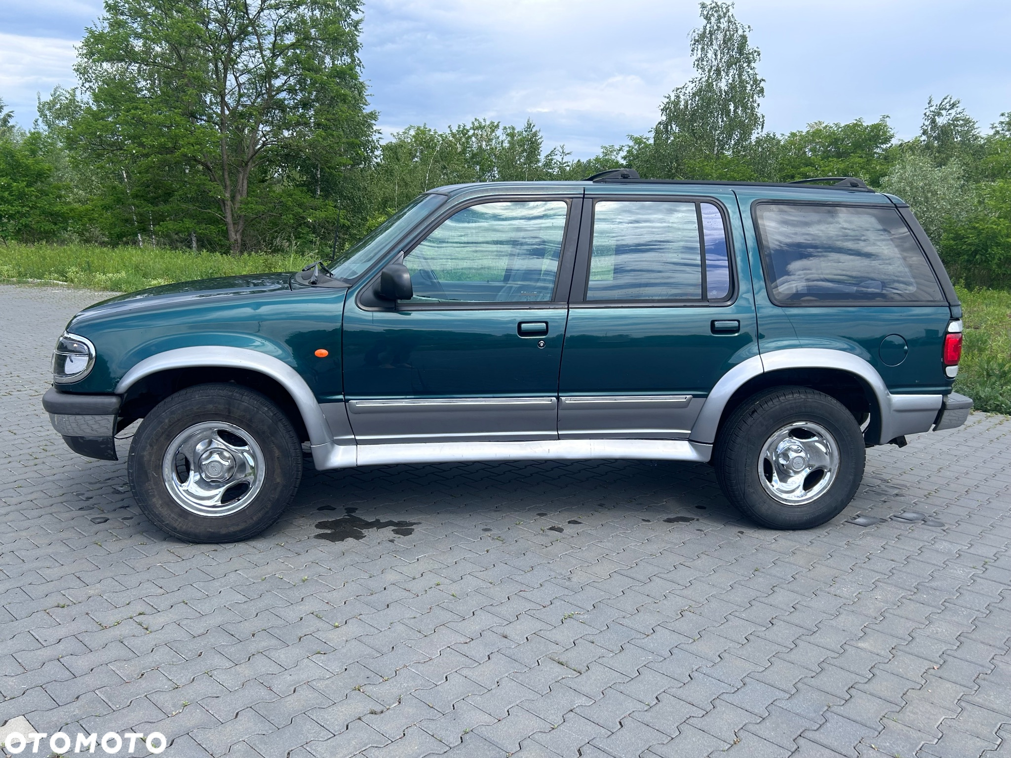 Ford Explorer Standard - 3
