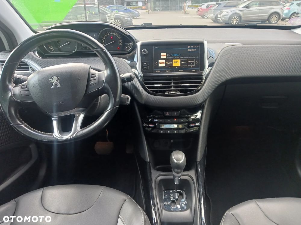 Peugeot 2008 1.2 Pure Tech Allure S&S EAT6 - 16