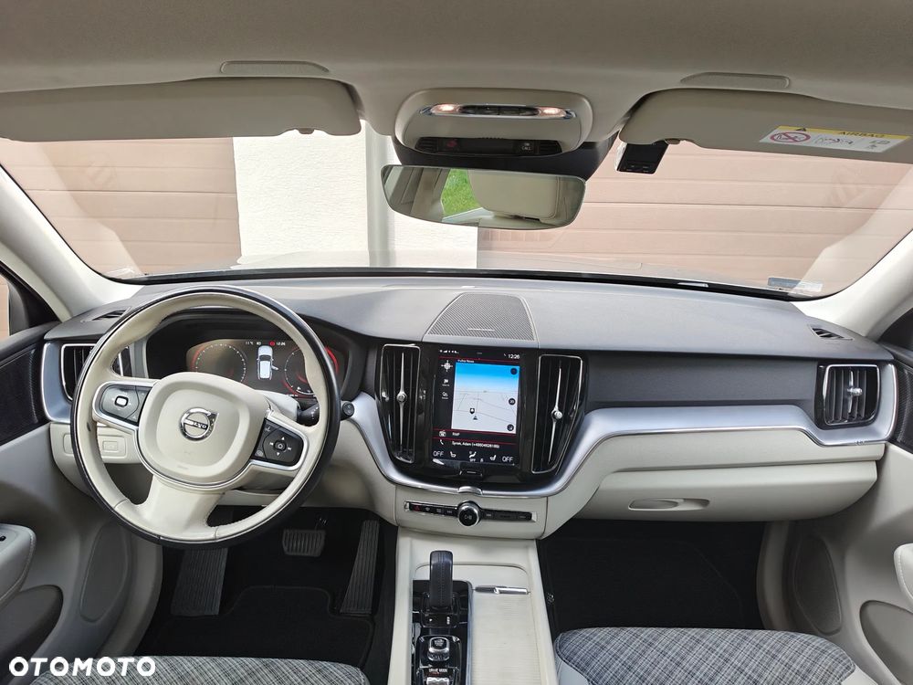 Volvo XC 60 B4 D AWD Momentum Pro - 12