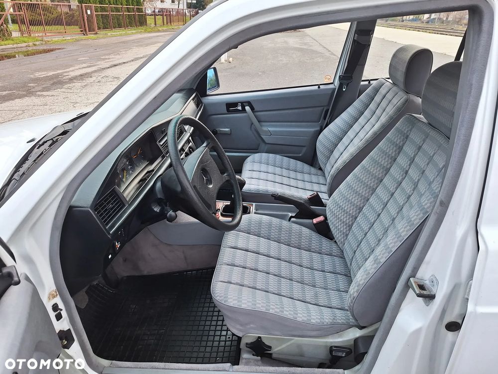 Mercedes-Benz W201 (190) - 6