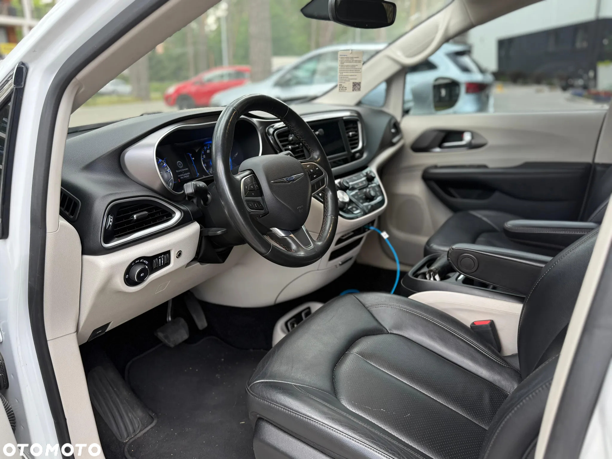 Chrysler Pacifica - 8