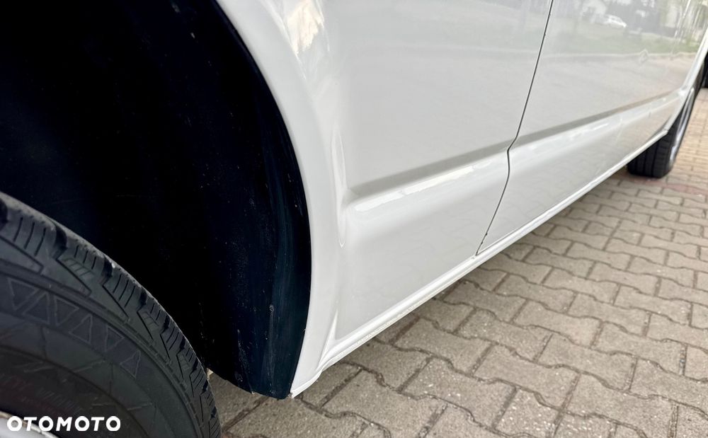 Volkswagen Caravelle - 25