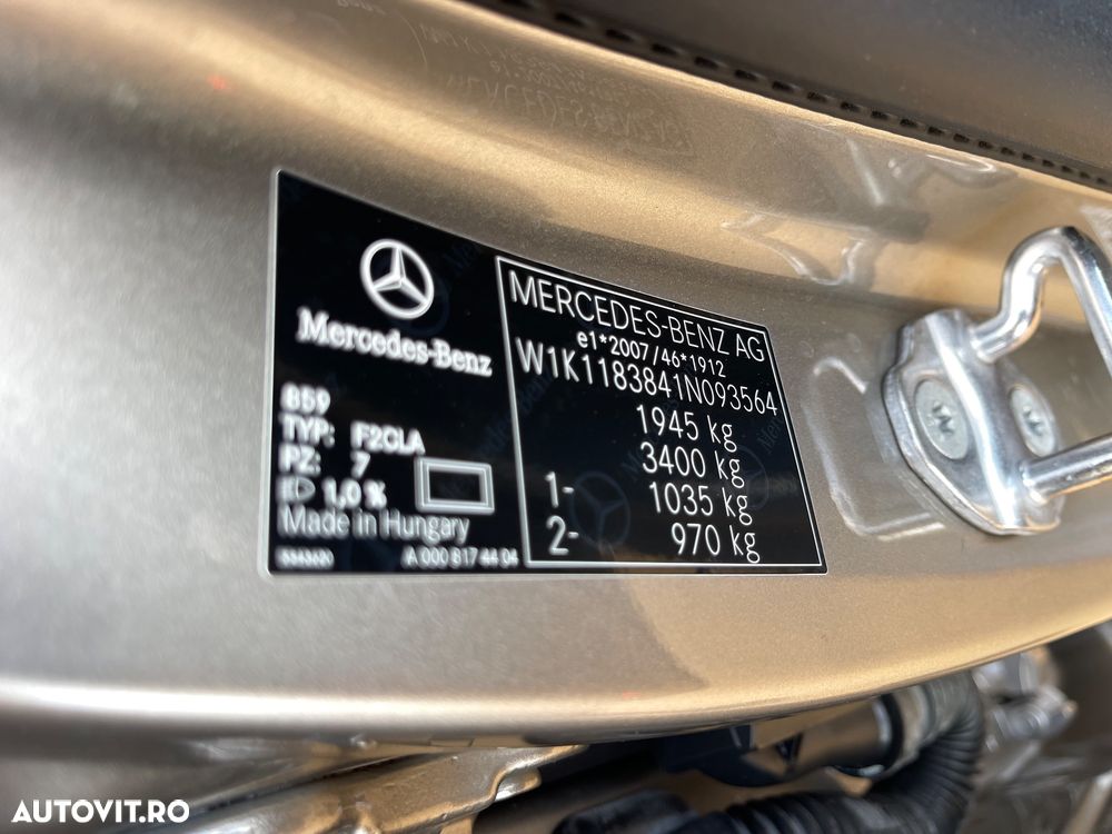 Mercedes-Benz CLA 180 - 40