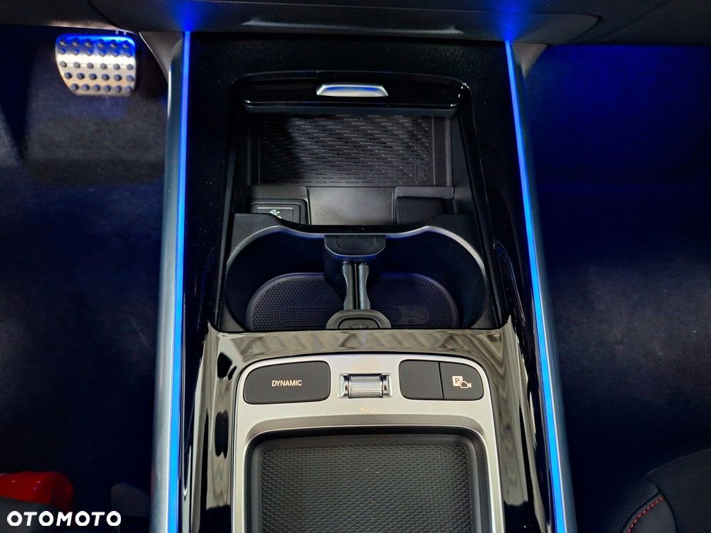 Mercedes-Benz GLA - 32