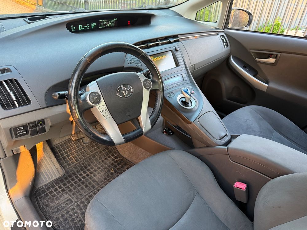 Toyota Prius 1.8 HSD Prestige - 11