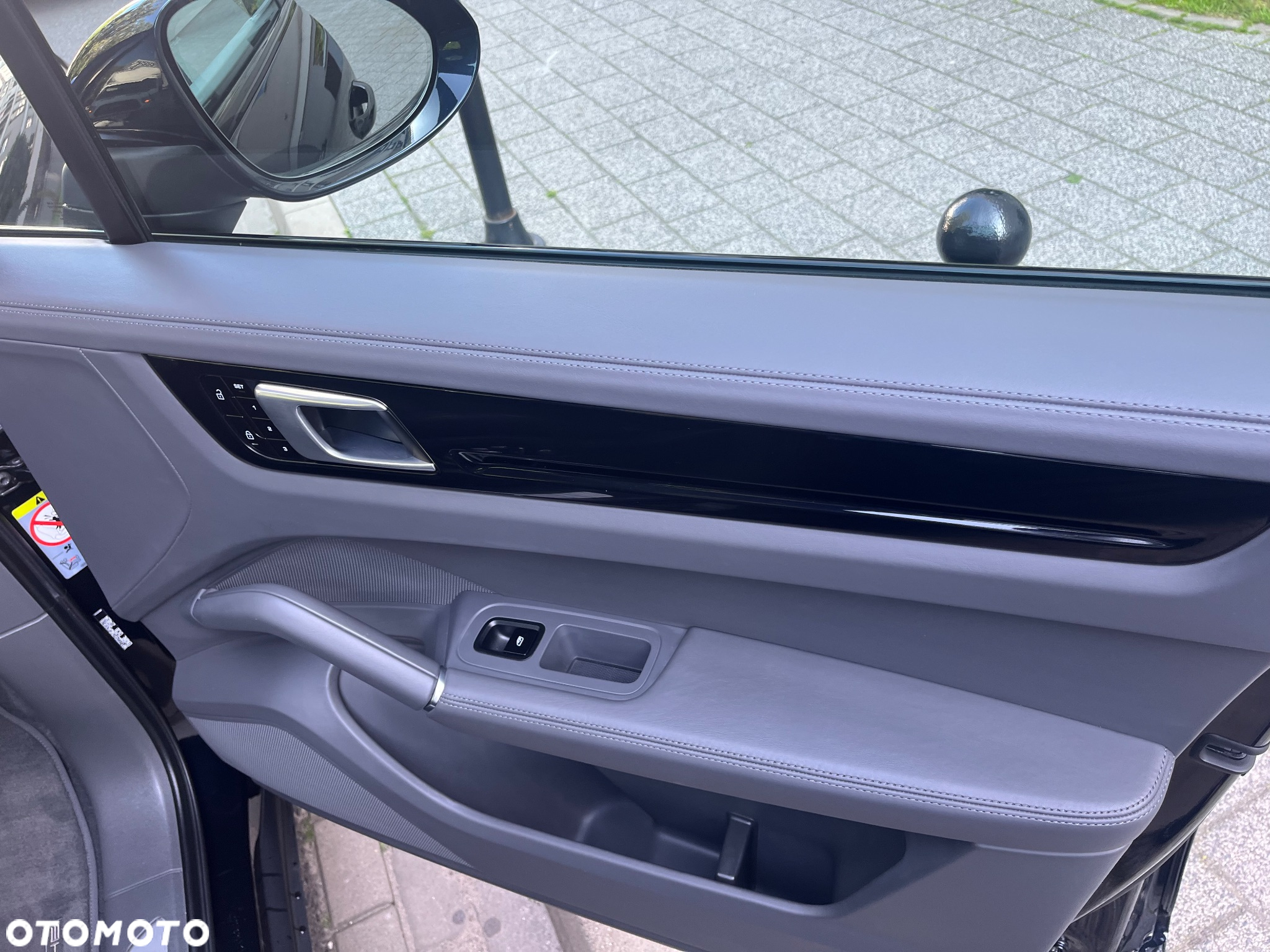 Porsche Cayenne Platinum Edition - 12