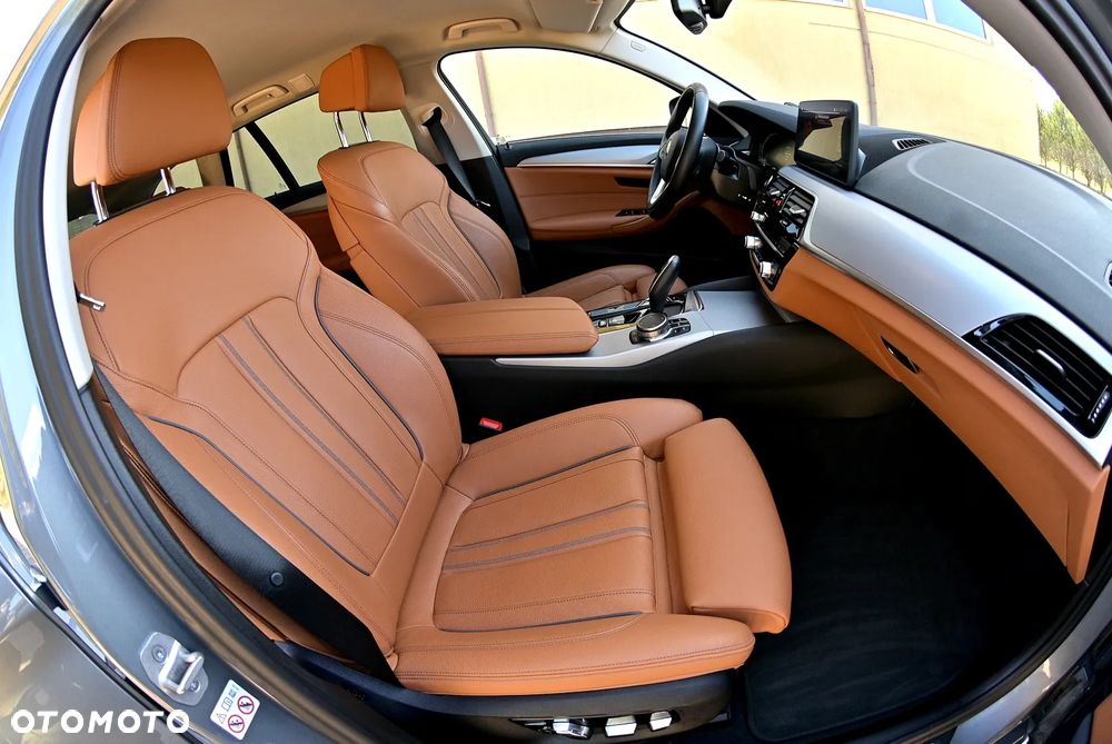 BMW Seria 5 520i - 13