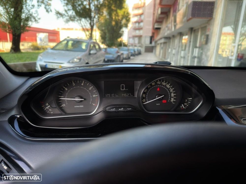 Peugeot 208 1.2 PureTech Style - 18