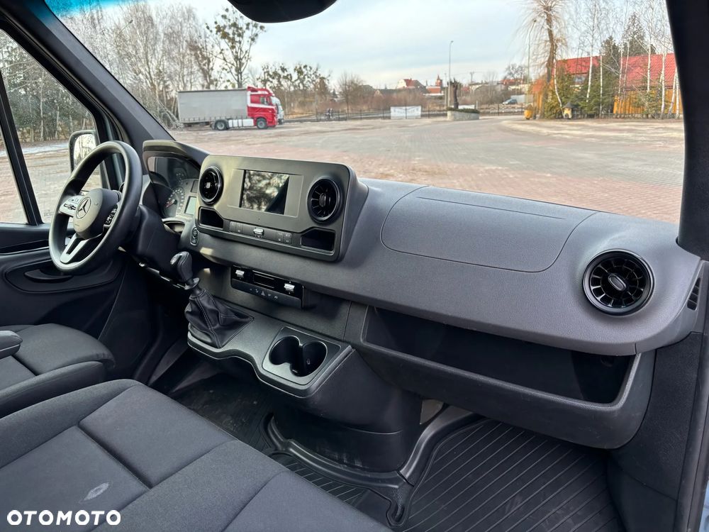Mercedes-Benz Sprinter - 21
