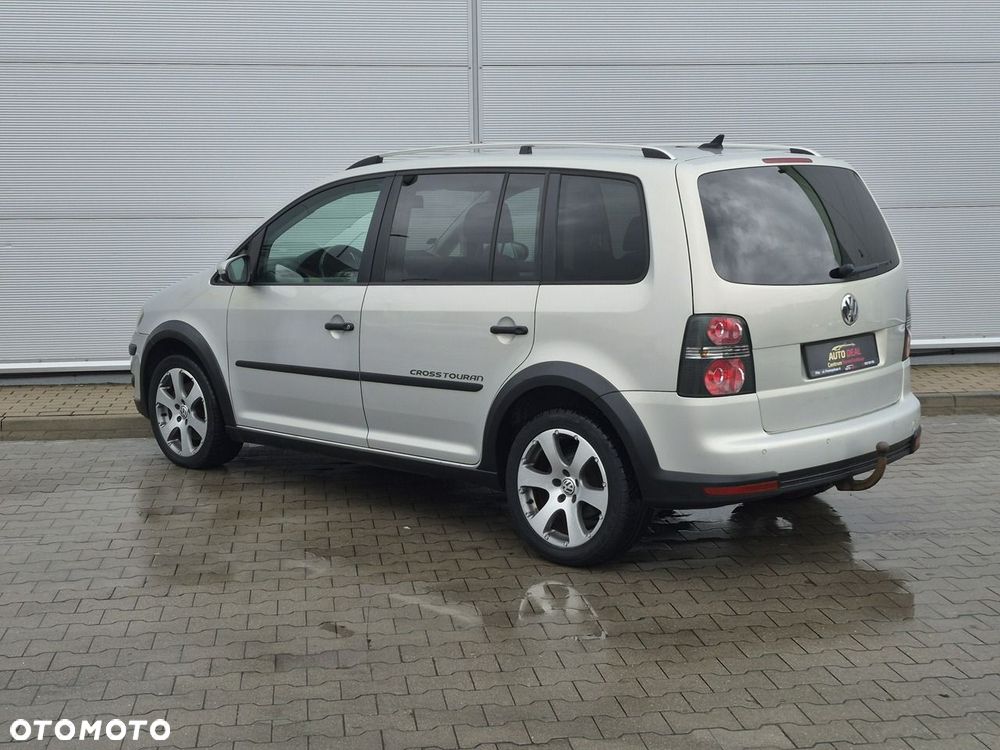 Volkswagen Touran - 14
