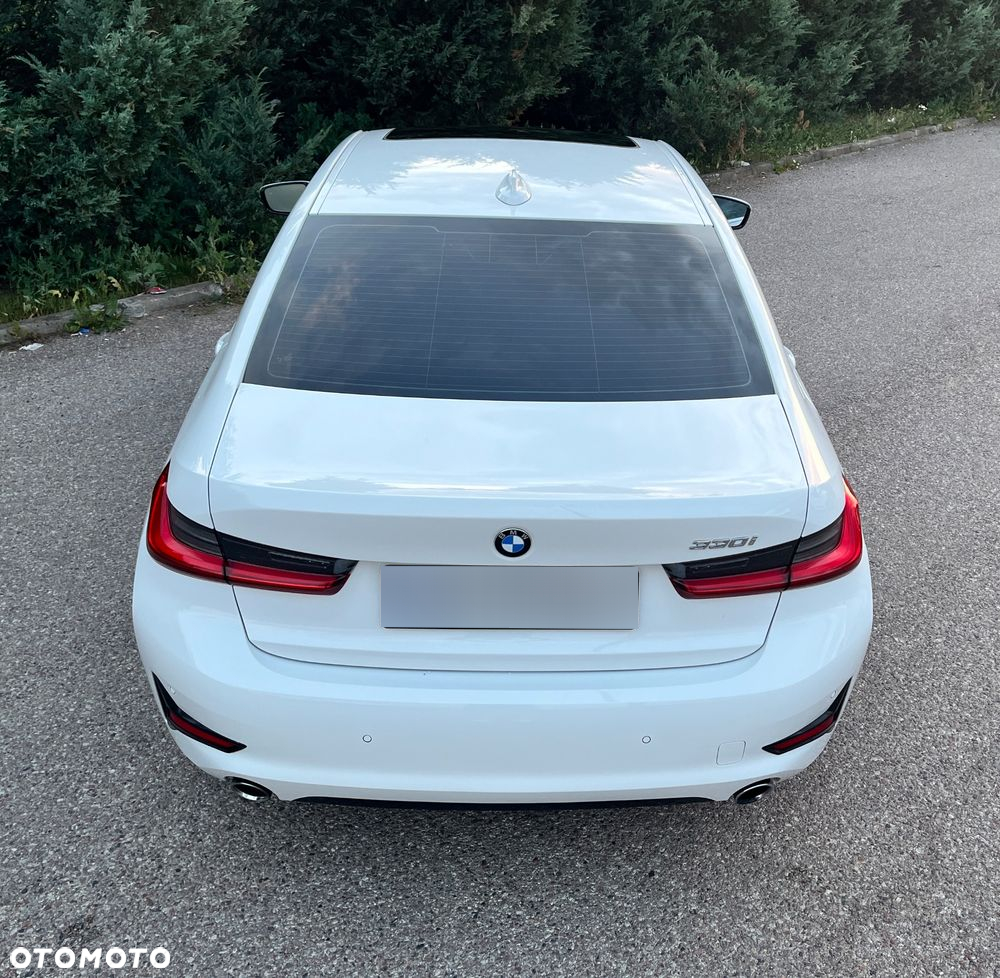 BMW Seria 3 330i Sport Line - 34