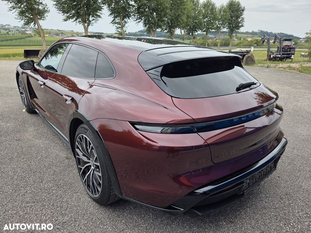 Porsche Taycan 4 - 5
