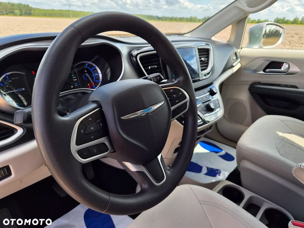 Chrysler Pacifica - 16