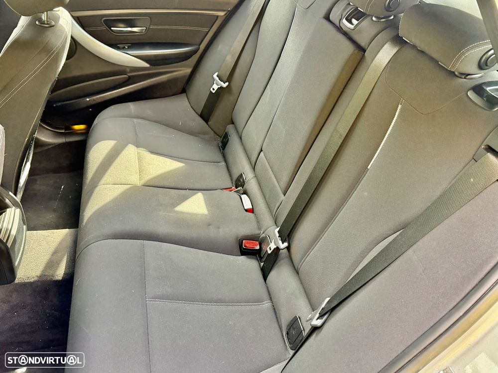 BMW 320 d Auto Pack M - 21
