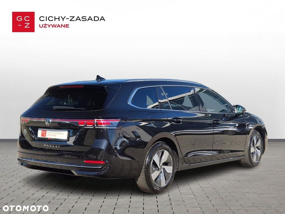 Volkswagen Passat Variant 2.0 TDI SCR Elegance DSG - 5