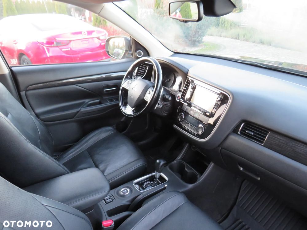 Mitsubishi Outlander 2.2 DI-D 4WD Automatik Intense - 11