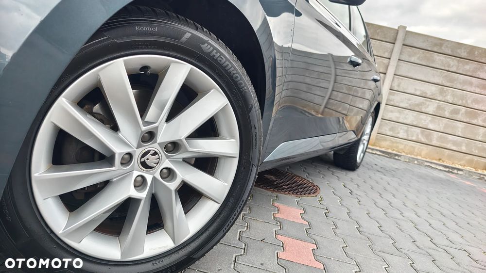 Skoda Superb 2.0 TDI Premium Edition - 15