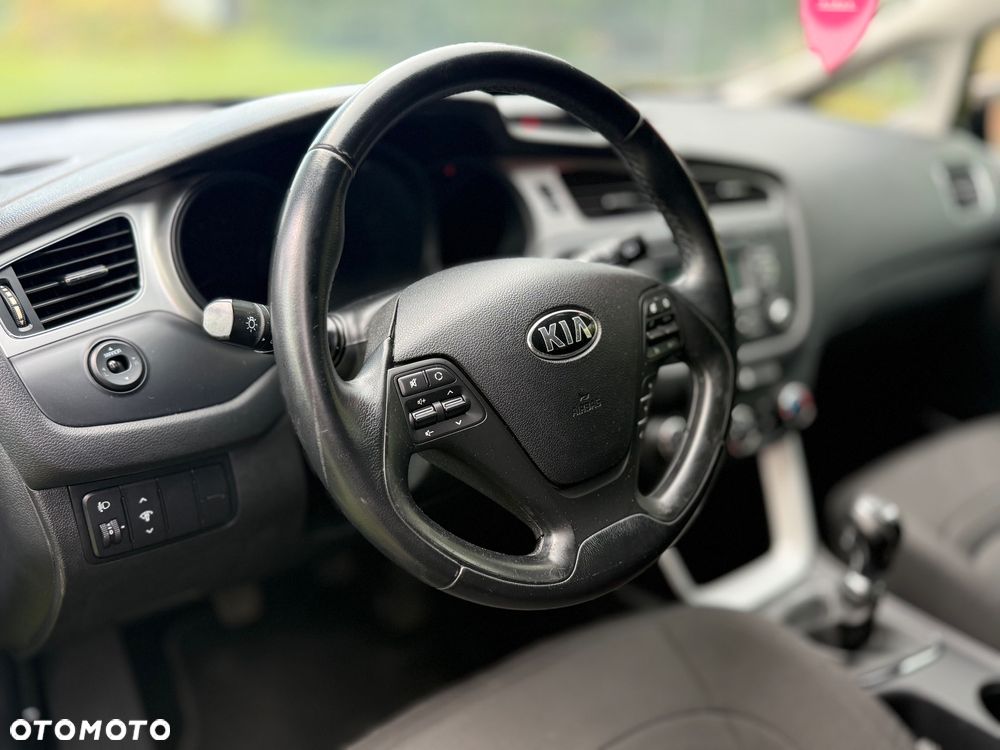 Kia Ceed - 16