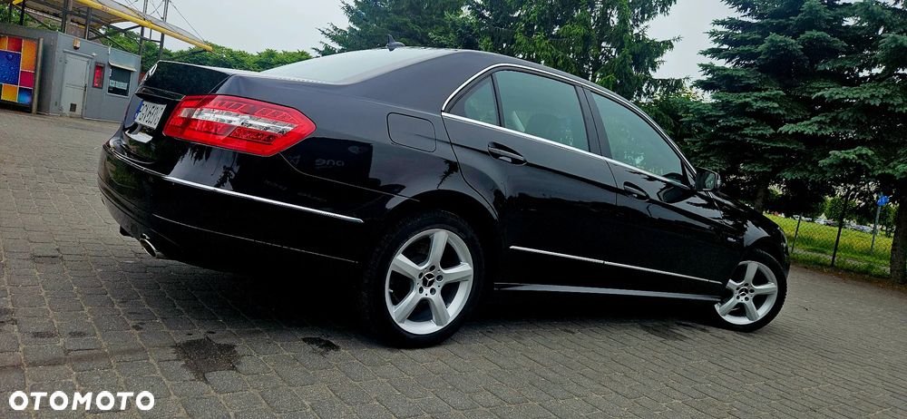 Mercedes-Benz Klasa E 200 CGI BlueEFFICIENCY 7G-TRONIC Avantgarde - 4