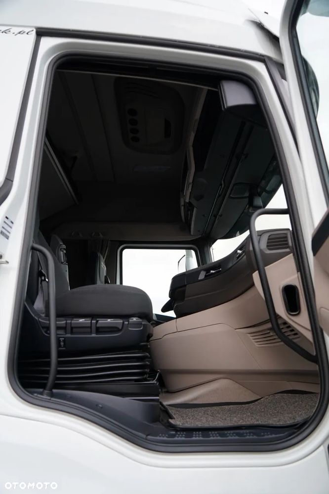 DAF XG 530 / RETARDER / CAŁY NA PODUSZKACH / KLIMA POSTOJOWA / - 35