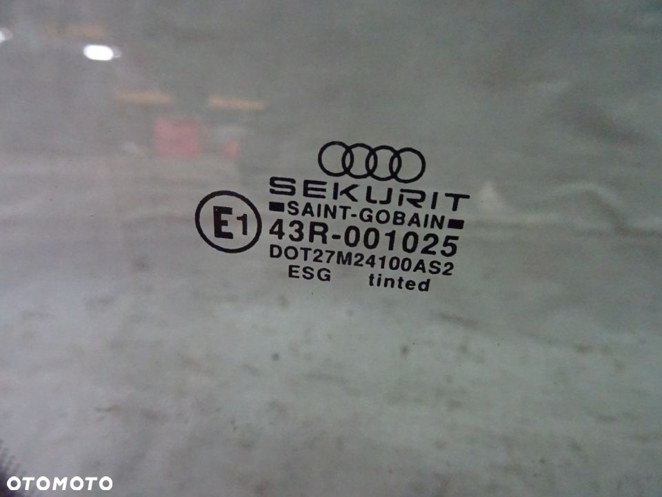SZYBA BOCZNA DRZWI PRAWY PRZÓD AUDI 80 B4 NR559 - 2