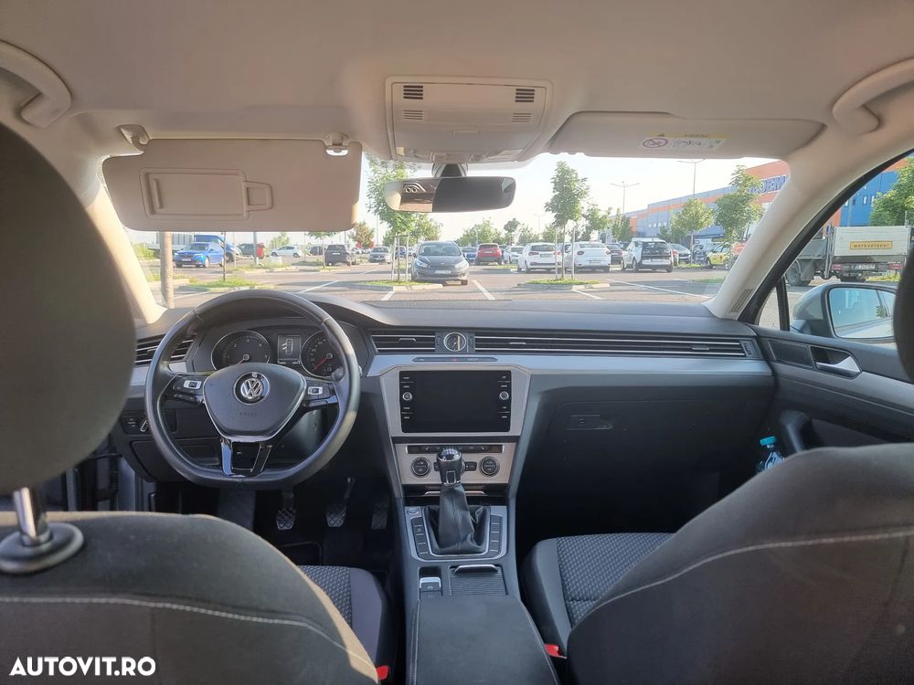 Volkswagen Passat 2.0 TDI Trendline - 14