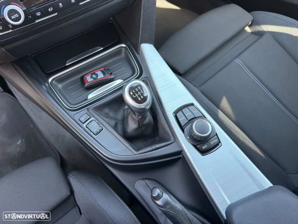 BMW 318 d Line Sport - 11