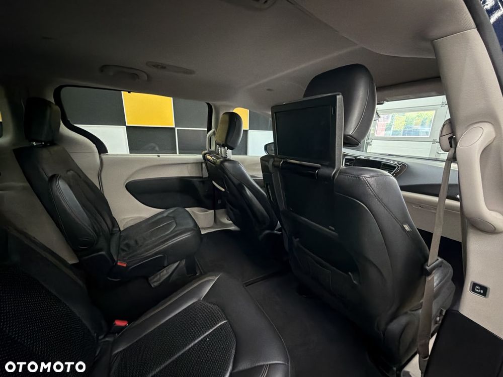 Chrysler Pacifica - 10