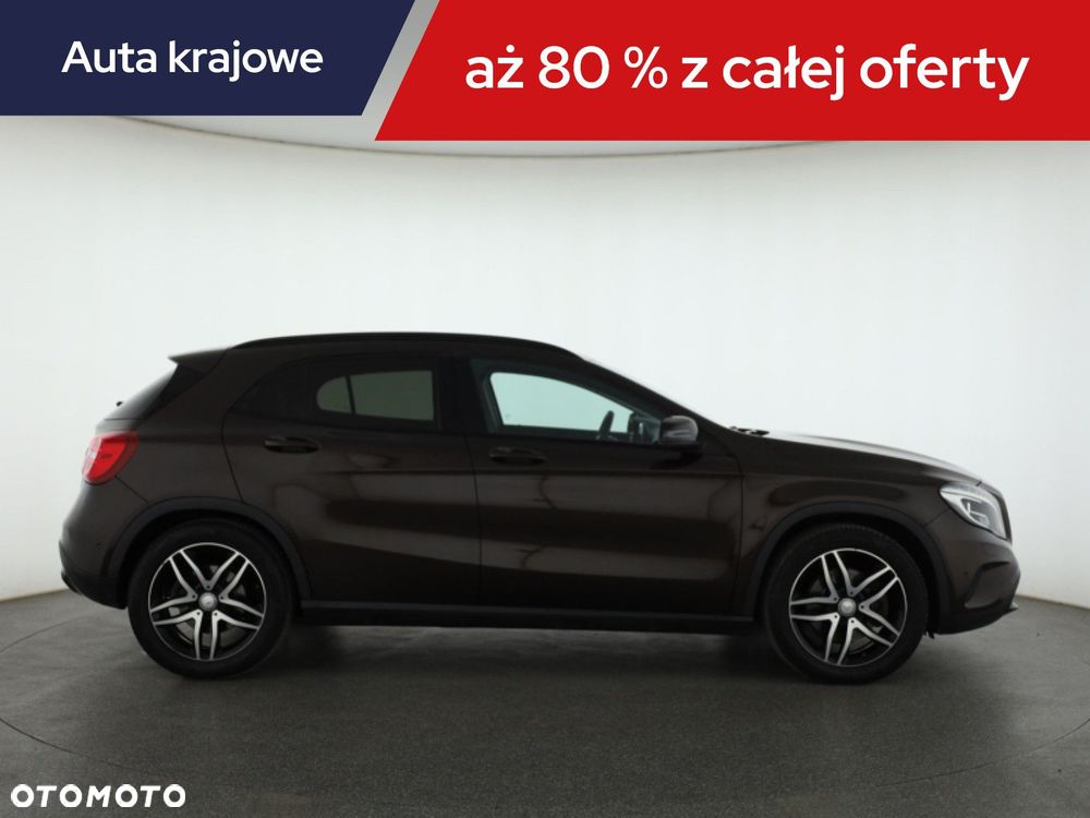 Mercedes-Benz GLA - 8