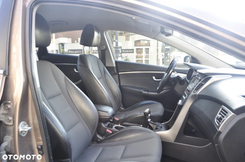 Hyundai i30 blue 1.6 CRDi YES Gold - 6