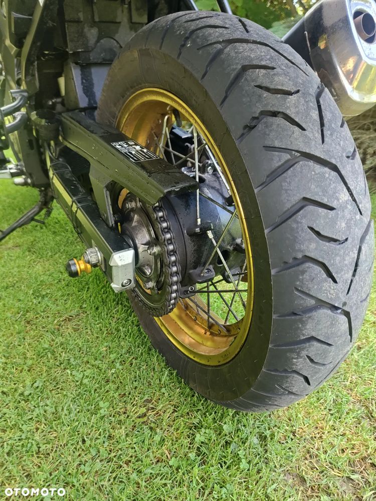 Suzuki DL - 12