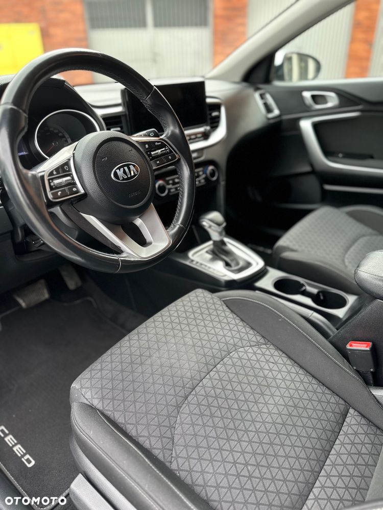 Kia Ceed 1.6 CRDi Eco-Dynamics+ (48V Mild-Hybrid) DCT7 Vision - 27