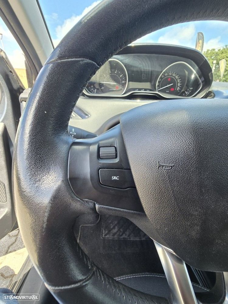 Peugeot 208 1.2 PureTech Allure - 18