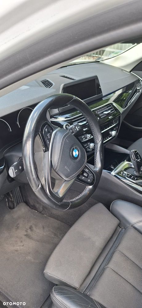 BMW Seria 5 518d - 15