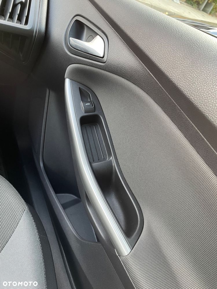 Ford Focus 1.6 Trend - 26